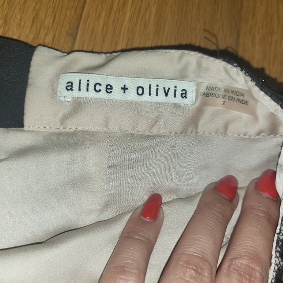 3. ALICE + OLIVIA EMBELLISHED GUIPURE SHORTS IN BLACK SIZE 2 - Picture 4 of 6